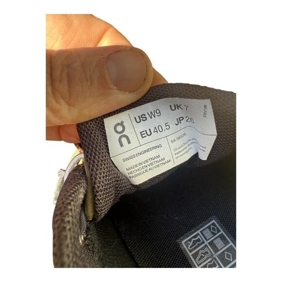 On Cloud 5 Waterproof Sneaker Women size 9 - Picture 7 of 8